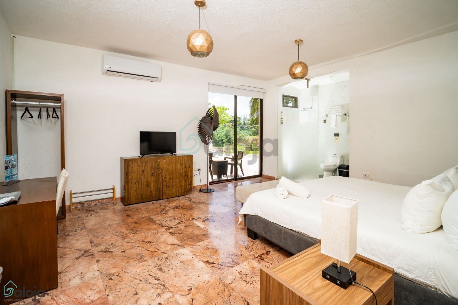 1 makuuhuone, työpöytä, silitysrauta/-lauta, Wi-Fi