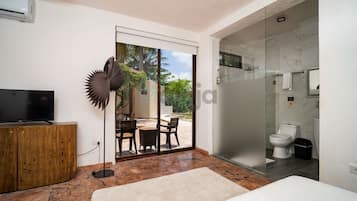 1 bedroom, desk, iron/ironing board, WiFi