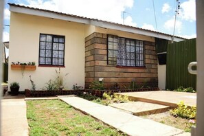 Property grounds - Zoya, 2Bed/rm Standalone Hse+Homeoffice, near JKIA (Nairobi)