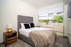 3 chambres, fer et planche à repasser, Wi-Fi, draps fournis