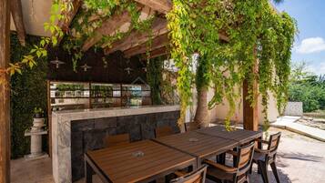 Outdoor dining