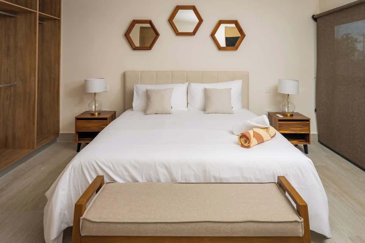 5 habitaciones, tabla de planchar con plancha, wifi y ropa de cama 