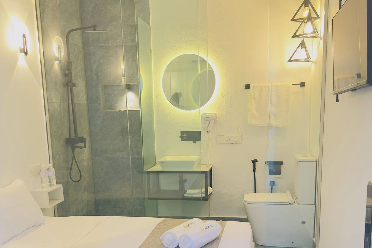 Deluxe Double Room | In-room safe, blackout drapes, free WiFi