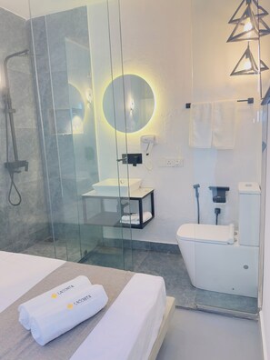 Habitación Deluxe doble | Caja fuerte, cortinas opacas, wifi gratis