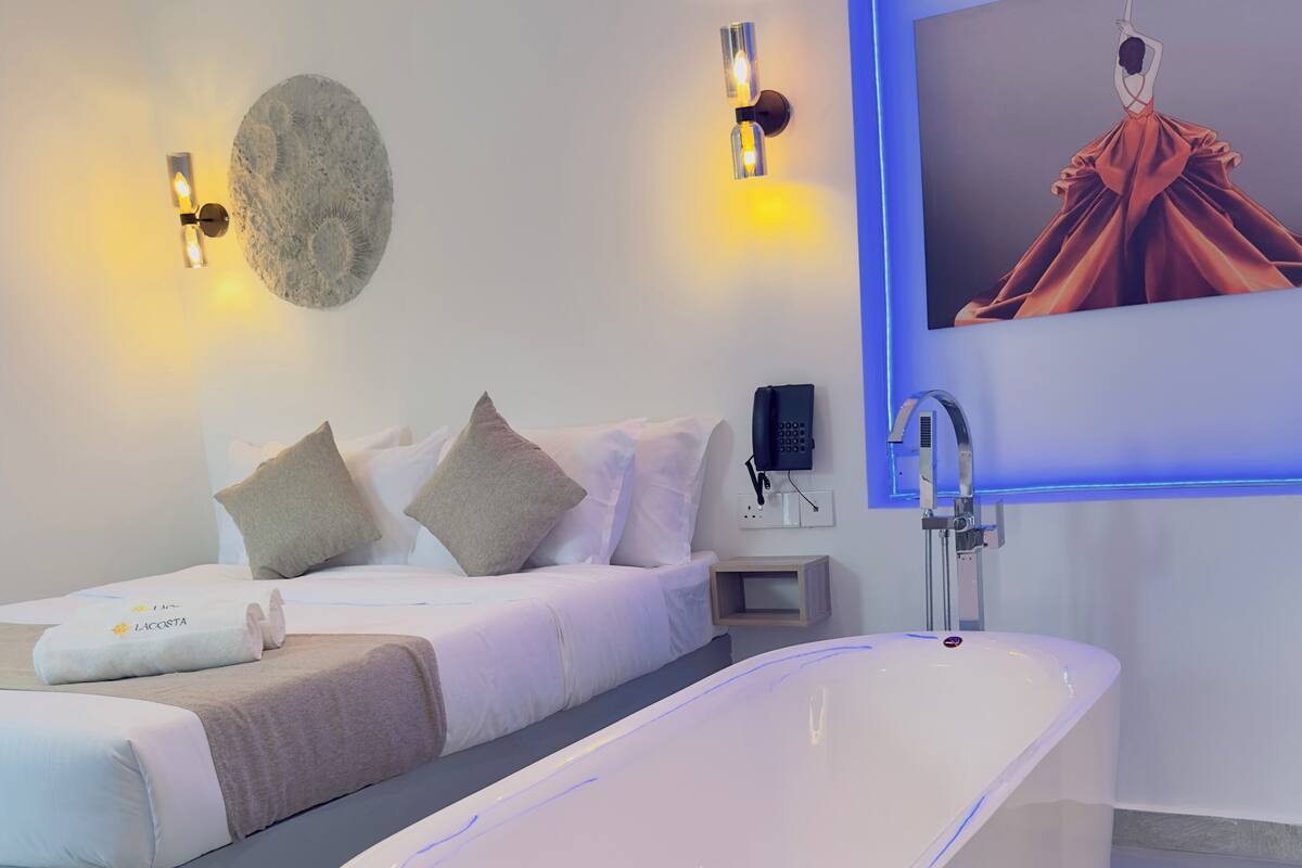 Superior Double Room, Pool View | In-room safe, blackout drapes, free WiFi
