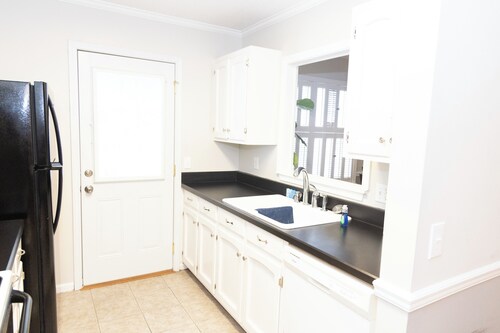 2BR/1.5BA Townhouse. 10 min to UA Campus, River Run Park & Downtown Northport