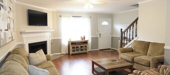 2BR/1.5BA Townhouse. 10 min to UA Campus, River Run Park & Downtown Northport