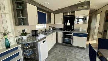 Dishwasher, cookware/dishes/utensils