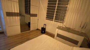 3 chambres, fer et planche à repasser, accès Internet, draps fournis