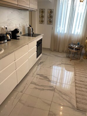 Micro-ondas, fogão, cooktop, lava-louças