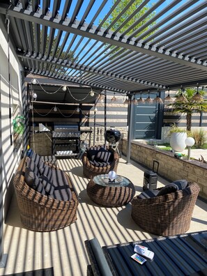 Terrace/patio - Beautiful house with heated pool and jacuzzi 10 minutes from downtown (Saran)