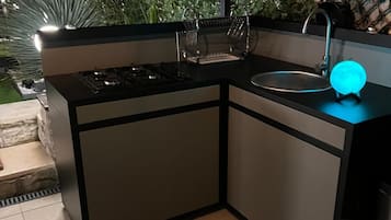 Micro-ondes, four, plaque de cuisson, lave-vaisselle