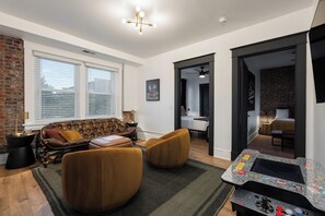 5 bedrooms, iron/ironing board, free WiFi, bed sheets