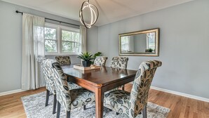 Unclassified image, 2 of 31, button - Red Door Getaway, Modern, Comfy, 15 Min to Asheville/5 Min to Weaverville (Weaverville)