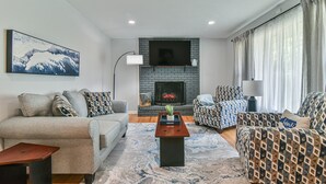 Unclassified image, 3 of 31, button - Red Door Getaway, Modern, Comfy, 15 Min to Asheville/5 Min to Weaverville (Weaverville)