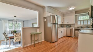 Unclassified image, 4 of 31, button - Red Door Getaway, Modern, Comfy, 15 Min to Asheville/5 Min to Weaverville (Weaverville)
