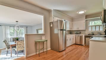 Frigorífic, microones, forn i placa de cuina