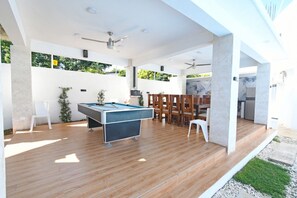 Outdoor dining - Spacious 12-bedroom villa POP airport pick up (Sosúa)