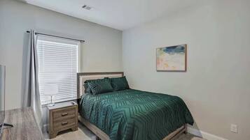4 bedrooms, iron/ironing board, free WiFi, bed sheets