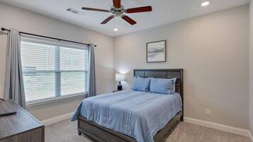 4 bedrooms, iron/ironing board, free WiFi, bed sheets