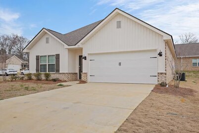 Entire 4 Bedroom home in Pearl, Mississippi