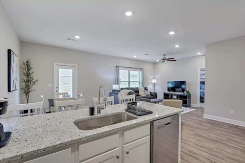 Entire 4 Bedroom home in Pearl, Mississippi