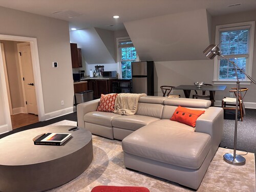 Refined Carriage Apartment in Historic Hope Valley