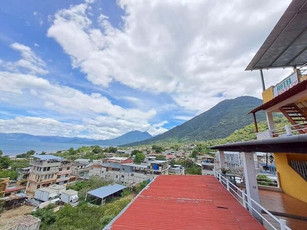 المنطقة المحيطة بالمنشأة