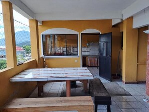 Outdoor dining - Hotel Peneleu (San Pedro La Laguna)