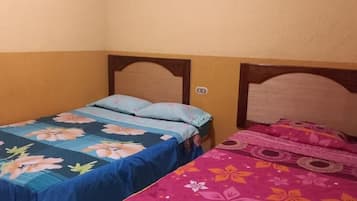 Dobbeltrom, balkong, utsikt mot innsjø | Wi-fi (inkludert) og sengetøy