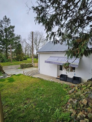 Exterior - Small, charming country house (Plonévez-du-Faou)