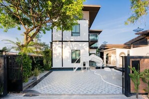 Unclassified image, 4 of 61, button - Cherish House Pool Villa (Sattahip)
