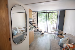 Deluxe-Maisonette, Balkon | Wohnbereich