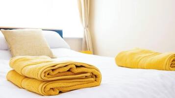 3 bedrooms, internet, bed sheets