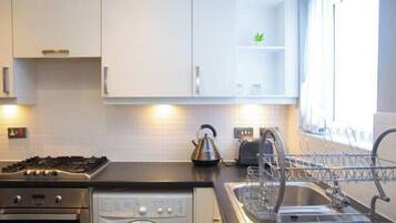 Micro-ondes, four, plaque de cuisson, lave-vaisselle