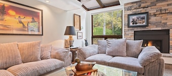 Spacious Eagle-Vail golf condo, near ski resorts