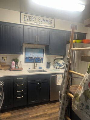 Mikrowelle, Ofen, Herdplatte, Geschirrspüler