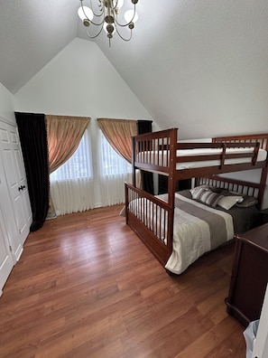 4 Schlafzimmer, Bügeleisen/Bügelbrett, WLAN, Bettwäsche