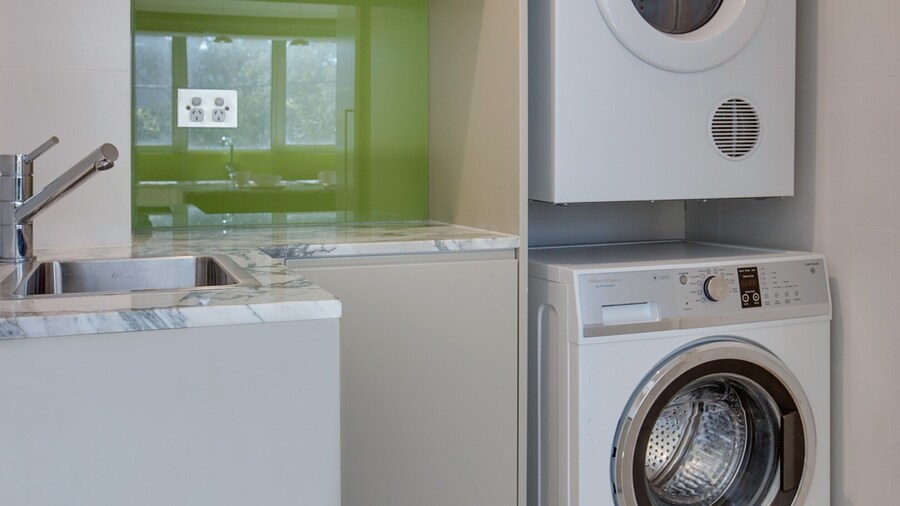 Spacious 2-bed Apartment Close to City