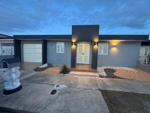 Exterior detail - Sands and Falls House/ 7 min from Airport, Beaches & Malls (Carolina)