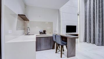 1 bedroom, laptop workspace