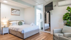 3 bedrooms, desk, free WiFi, bed sheets