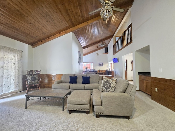 Smart TV, books, stereo