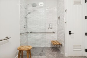 Luxury Studio | Bathroom | Eco-friendly toiletries, hair dryer, slippers, towels - Casa Castillo (Santa Barbara)