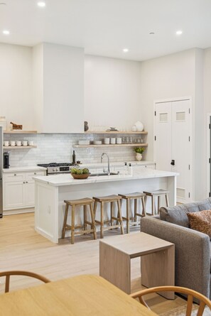 Superior Apartment | Private kitchen | Microwave, coffee/tea maker, electric kettle, toaster