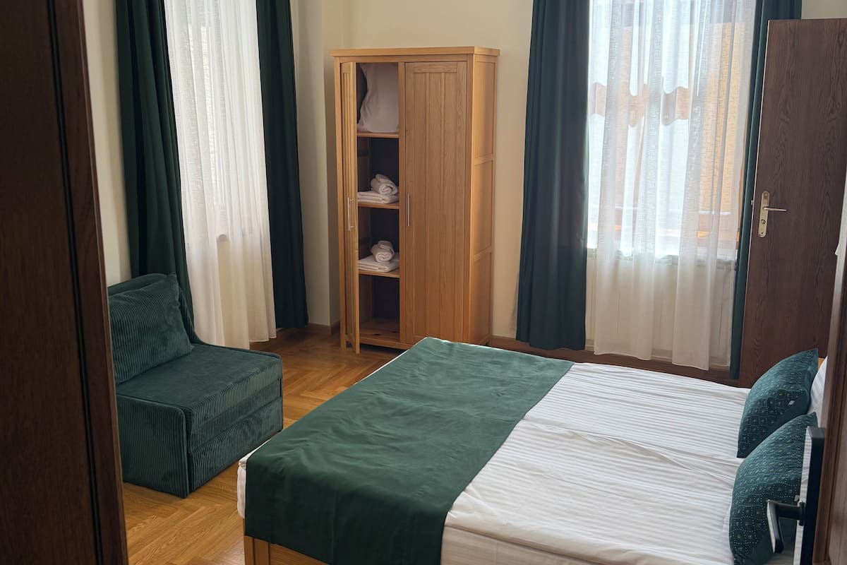 Family Double Room | Free WiFi