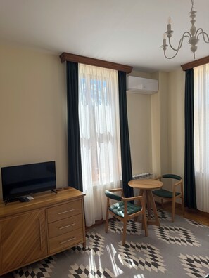 Superior Triple Room, River View | Free WiFi - Casa Gantz  (Veliko Tarnovo)