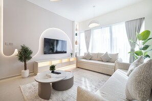Appartement Luxe, 1 chambre, vue mer | Coin séjour | TV connectée de 65 pouces avec chaînes par câble, Netflix, Hulu