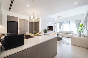 Appartement Luxe, 1 chambre, vue mer | Coin séjour