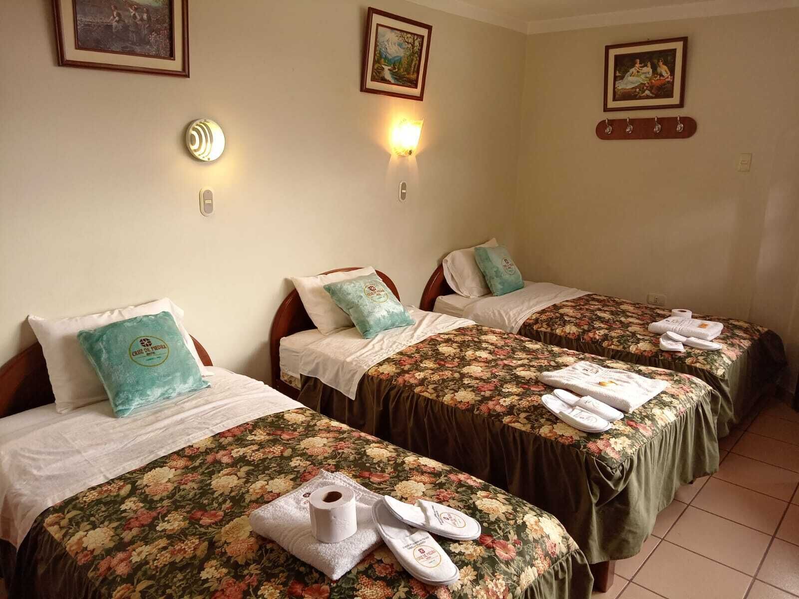 Værelse til 3 personer - balkon | Skrivebord, strygejern/strygebræt, gratis Wi-Fi